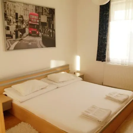 아파트 Varnagy Apartman